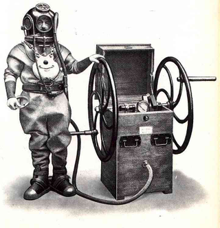 Illustration for article titled The Strange and Wonderful History of Diving Suits, From 1715 to Today